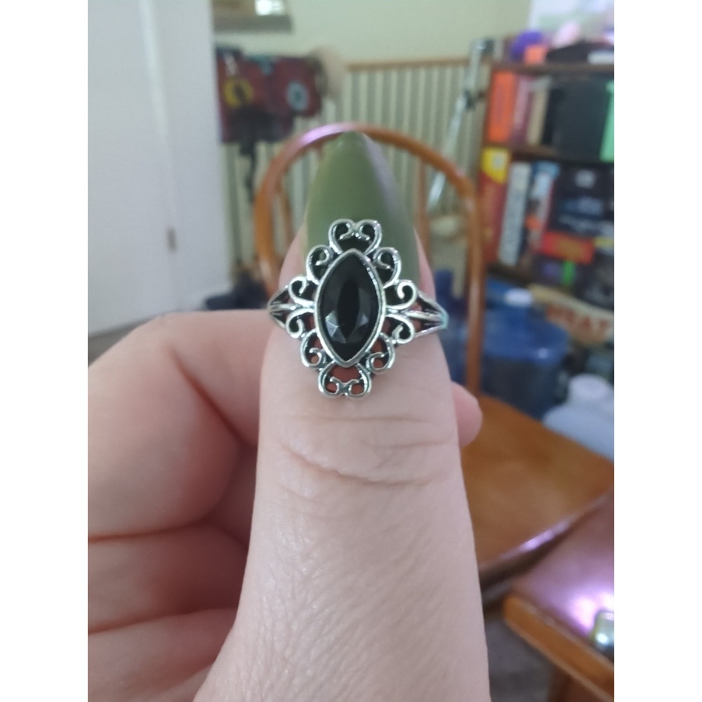 Silver Toned Filigree Pattern With Diamond‎ Shaped Black Stone Ring